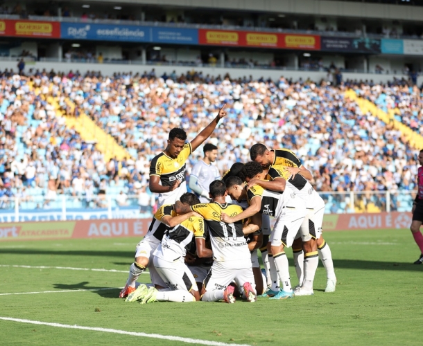 Tigre vence o Avaí e conquista a liderança