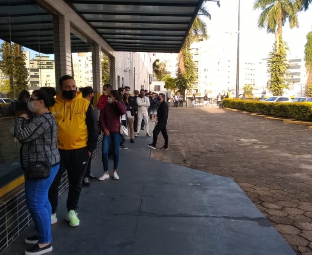Torcedores compram 460 camisas no primeiro dia 