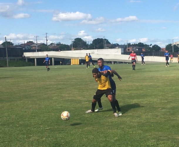 Trabalhos específicos e jogo treino no CT