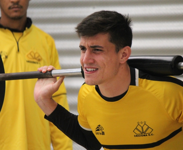 Treinamento de força na academia