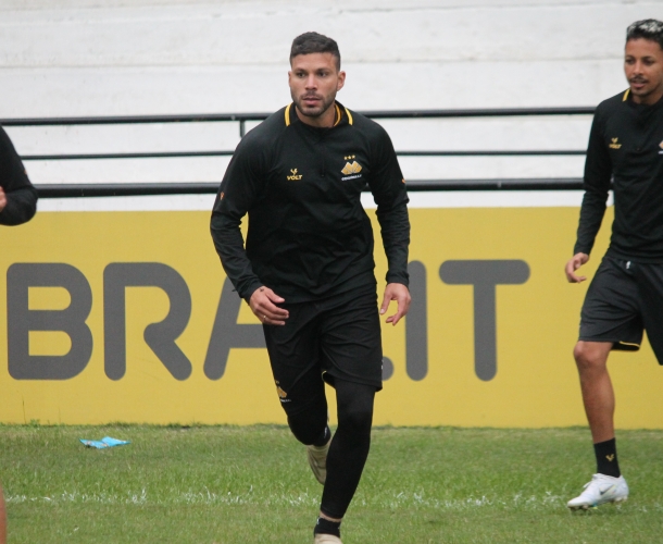 Feriado com treinamento no Heriberto Hülse