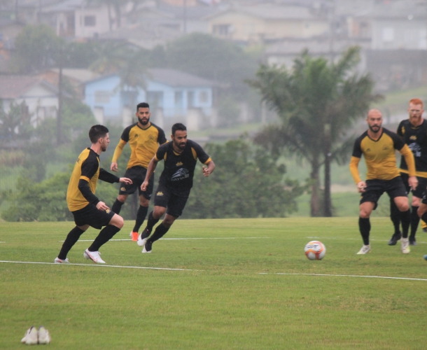 Treinamento técnico e de força no CT