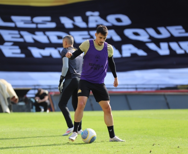 Treino no Heriberto Hülse com foco na 27ª rodada