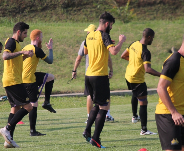 Treino técnico e tático no CT