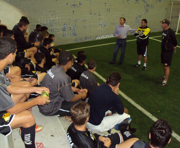 Vieira é apresentado ao Sub-20