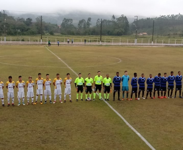 Vitória e derrota no Estadual