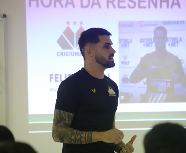 Vizeu apresenta sua trajetória aos atletas da base