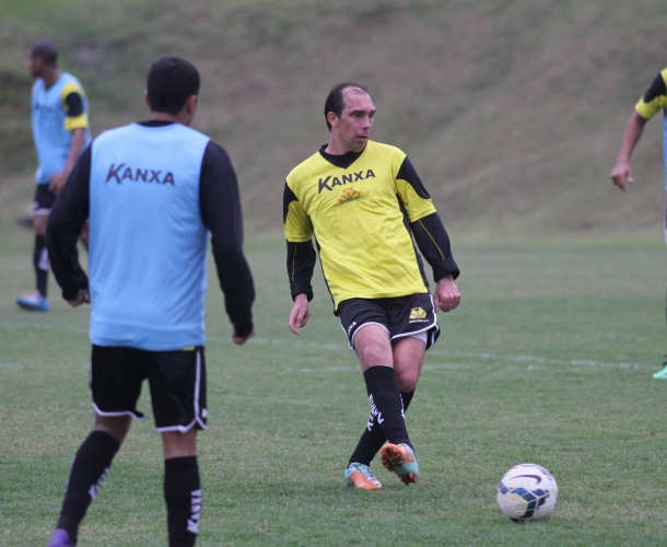Wagner Lopes orienta trabalho tático