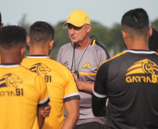 Wilsão comanda trabalho técnico e tático