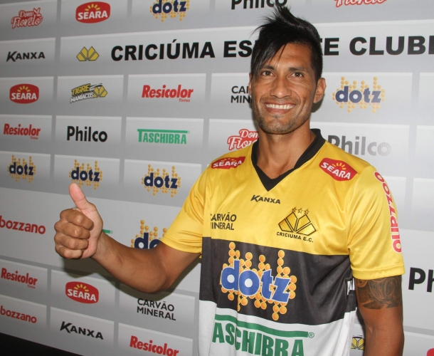 Zagueiro argentino reforça o Criciúma