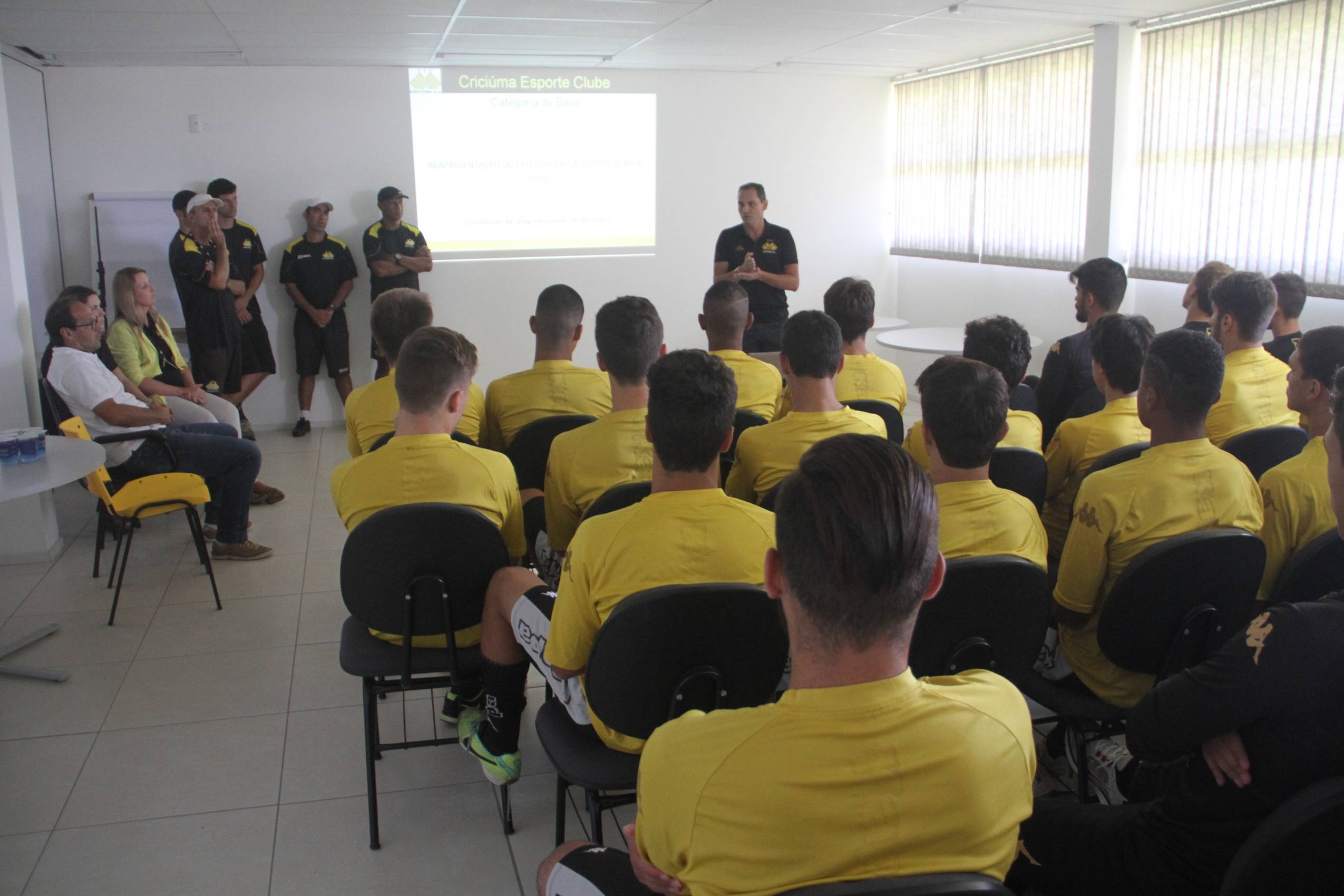 Elencos do Sub-17 e Sub-20 se reapresentam