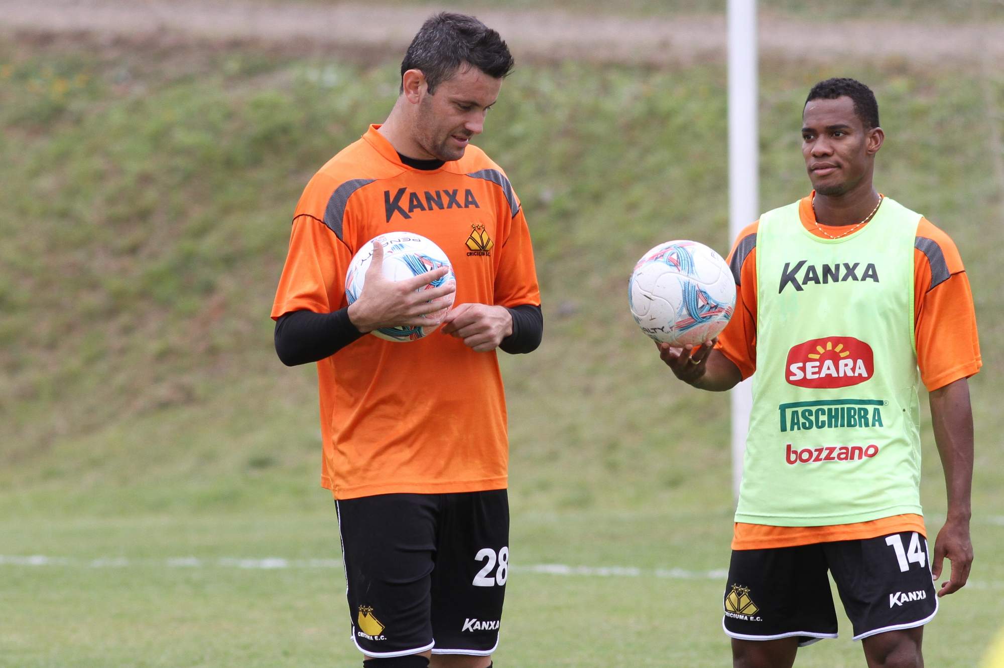 Tigre faz treino técnico no CT